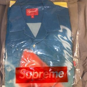 Men’s supreme shirt